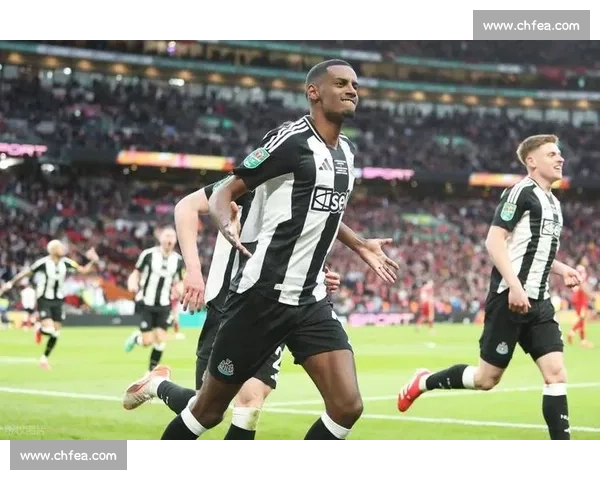 罗马诺：伊萨克铁心投红军 纽卡续约遭拒 + 利物浦 1.25 亿创纪录报价